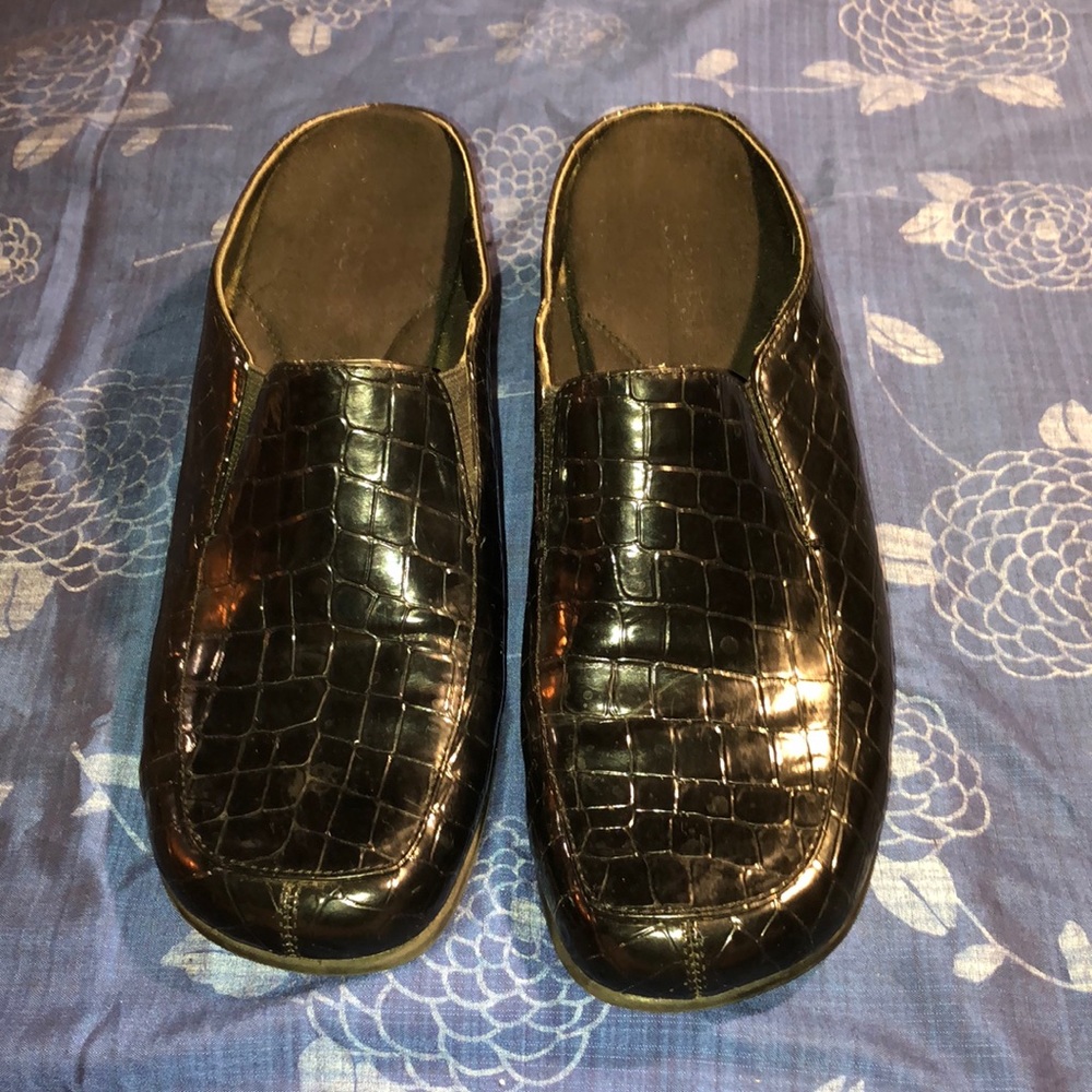 Aerosoles black leather shoes